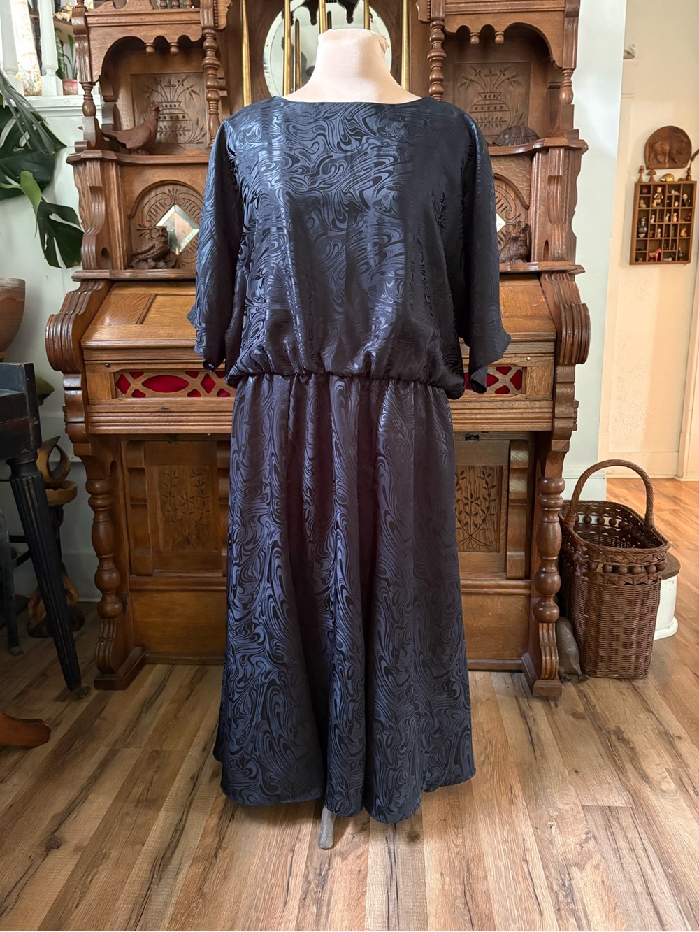 80s Retro Vintage Black Swirl-Pattern Women's Midi Dress